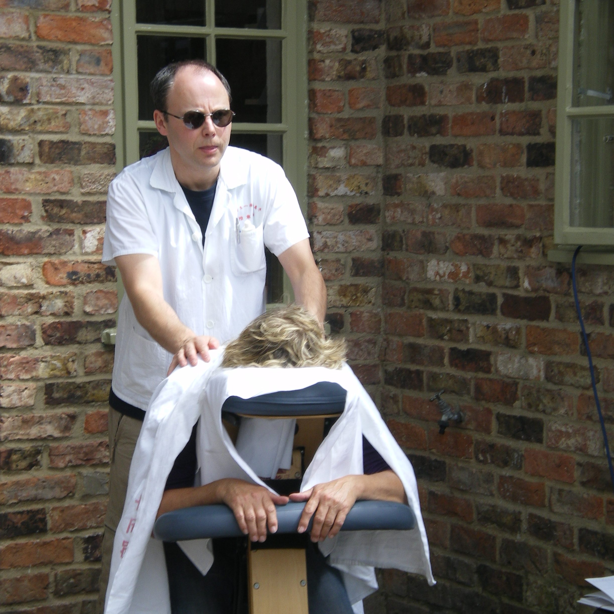 blue-bell-woods-white-horse-pub-front-garden-wells-pub-st-thomas-stonehenge-cirencester-back-garden-457